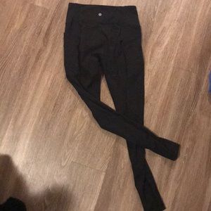 Like new full length lululemon w/ pockets leggings